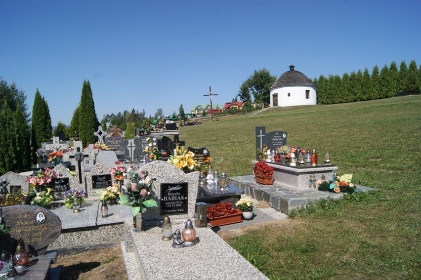 Cmentarz w Czorsztynie. To tu rodzina zmarłego arcybiskupa...