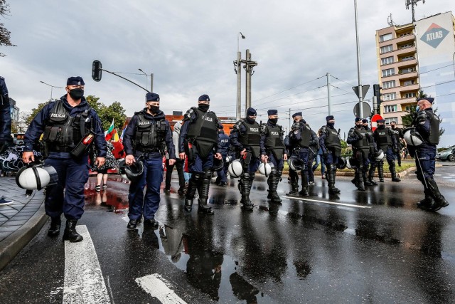 Premier Mateusz Morawiecki chce zaostrzenia kar za agresję wobec policjantów