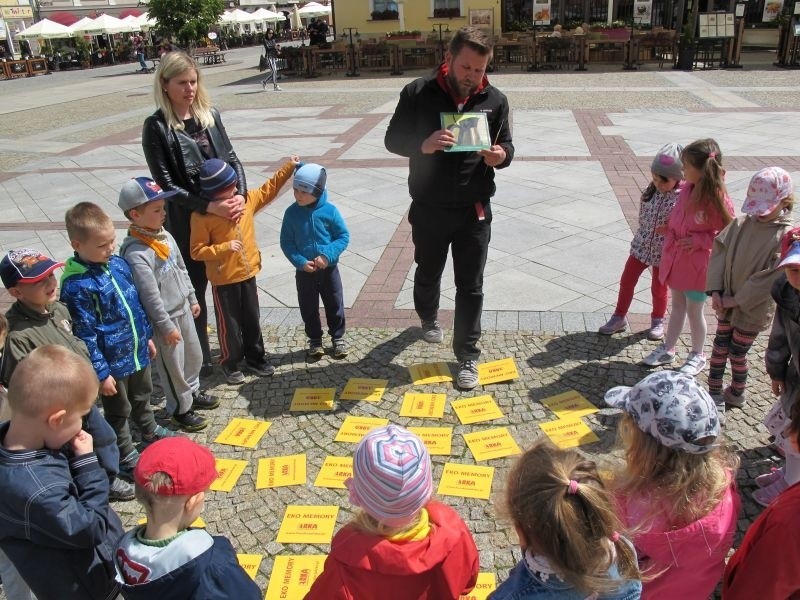 Rynek Kościuszki. Akcja 365 reklamówek śmieci ruszyła (zdjęcia)