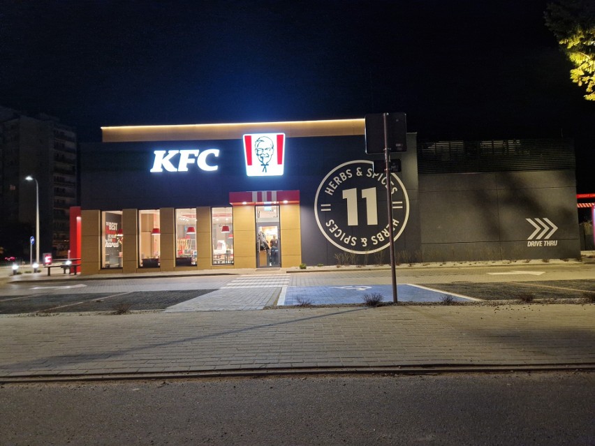 To pierwszy w Opolu lokal KFC w budynku wolnostojącym z...