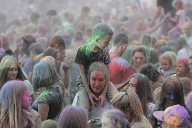 Mysłowice dołączyły do tegorocznej kolorowej trasy. W ostatni weekend wakacji w parku Słupna odbył się  Festiwal Kolorów, czyli najbardziej kolorowa i zwariowana impreza