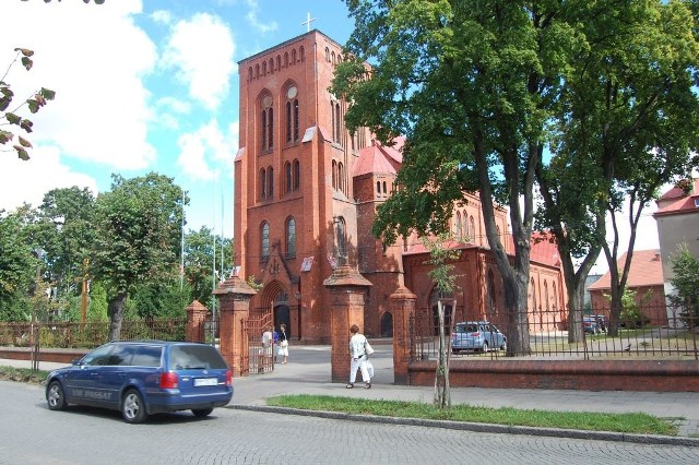 Tylko najstarsi mieszkańcy Nakła pamiętają strzelistą wieżę kościoła przy ul. ks. Skargi.