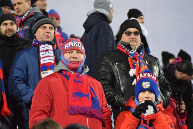 Kibice na meczu Raków Częstochowa - Wisła PłockZobacz kolejne zdjęcia. Przesuwaj zdjęcia w prawo - naciśnij strzałkę lub przycisk NASTĘPNE