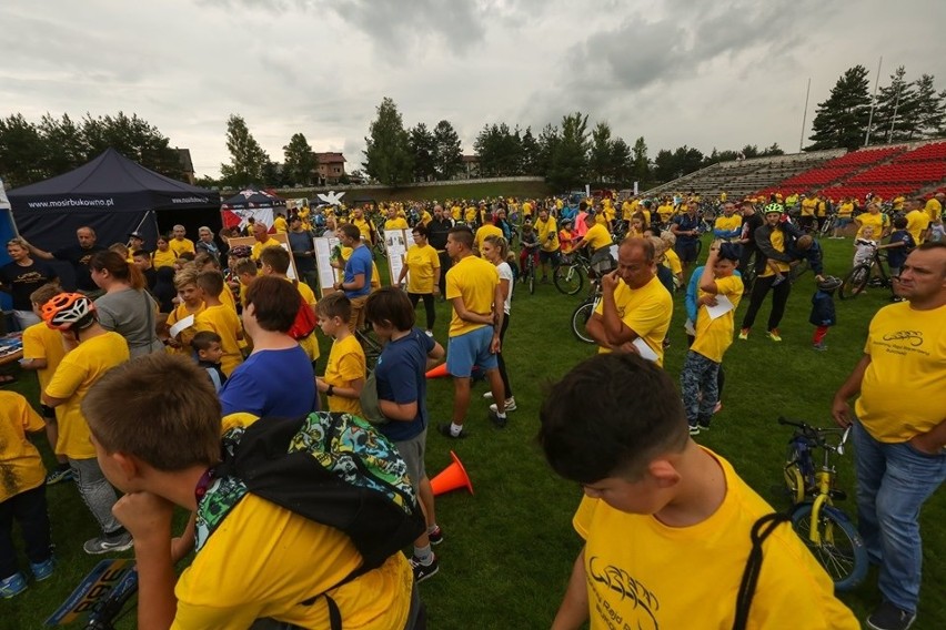 Setki ludzi wzięło udział w rodzinnym rajdzie rowerowym w Bukownie 