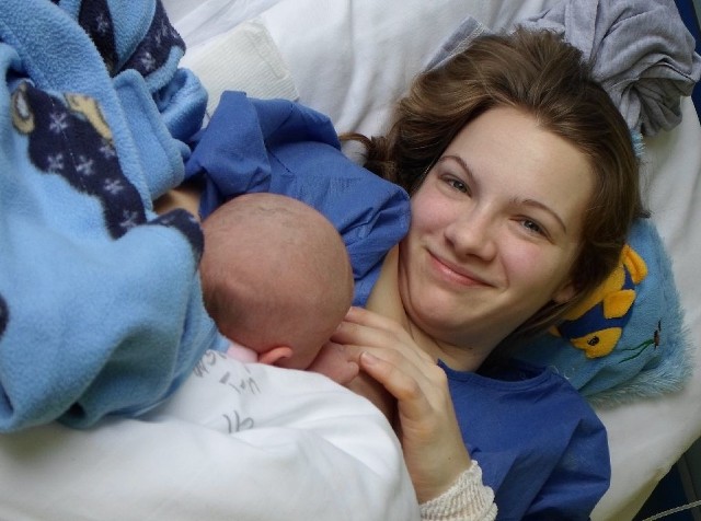 Marta Wójcik swoją trzecią córeczkę, Zosię, urodziła w Toruniu: - Dzięki opiece lekarzy i położnych czułam się komfortowo i bezpiecznie. Przez cały czas ktoś przy mnie był. W dodatku zaraz po przyjeździe podjęto decyzję o cesarskim cięciu - mówi szczęśliwa mama.