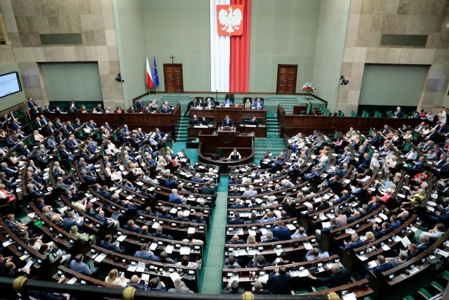 Gdyby wybory parlamentarne odbyły się w najbliższą niedzielę, w Sejmie znalazłoby się pięć ugrupowań