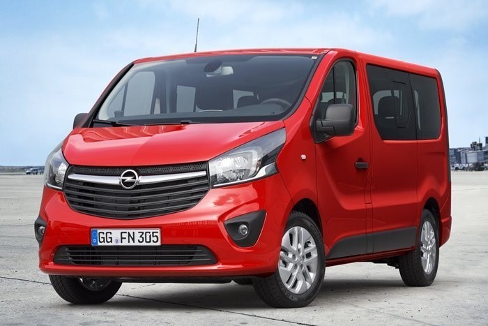 Nowy Opel Vivaro zachował charakterystyczny łuk nad...