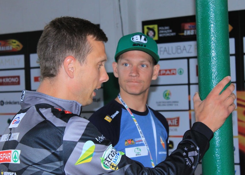 Andreas Jonsson i Fredrik Lindgren ucinają sobie pogawędkę
