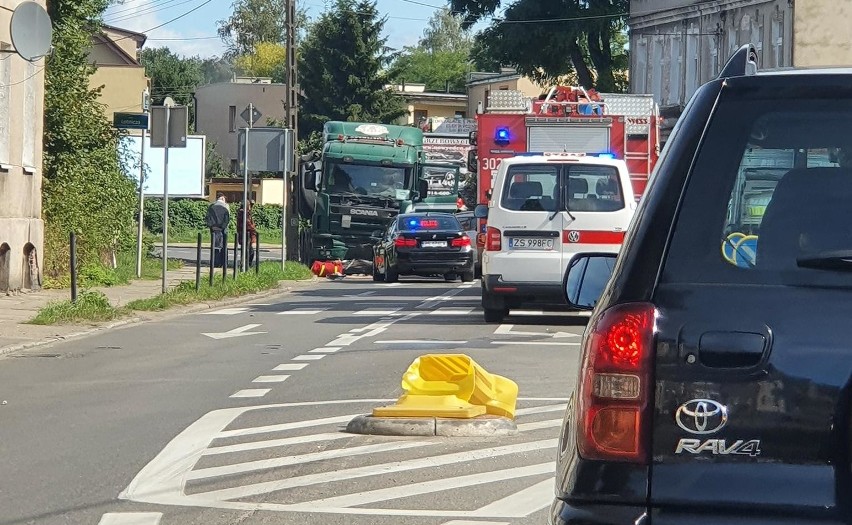 Szczecin: Samochód osobowy zderzył się z ciężarowym w Dąbiu