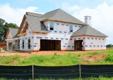 Ceny działek wciąż wysokie. Czy chętnie korzystamy z Bezpiecznego kredytu 2 procent na budowę domu?