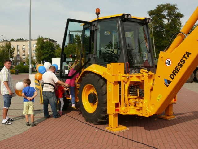 Koparka z LiuGong Dressta Machinery na Pikniku Industrialnym w Stalowej Woli.