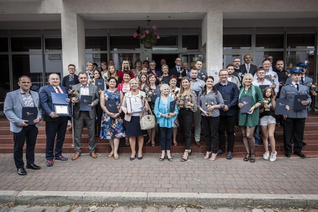 Laureaci plebiscytu Osobowość Roku organizowanego przez Głos Koszaliński, podczas uroczystej gali otrzymali statuetki i dyplomy.