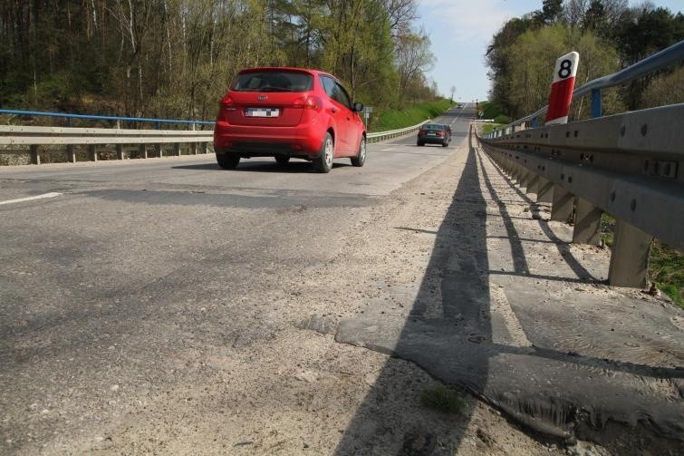 Nie uwzględniono naprawy mostu. Znów zamkną drogę wojewódzką...