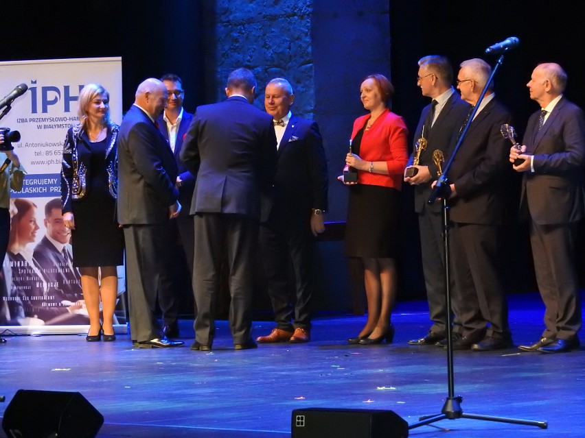 Koncert Izby Przemysłowo-Handlowej. Uznanie dla firm. Czeki dla zdolnych i niosących pomoc