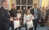 Pierzawka w gminie Gomunice. Darcie piór dla bliźniaków Franciszka i Aleksandra. ZDJĘCIA