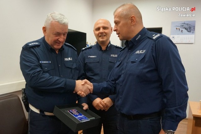 Piękny jubileusz policjanta z drogówki z Zawiercia. Asp. sztab. Mirosław Marczyk pracuje w mundurze już ponad 40 lat