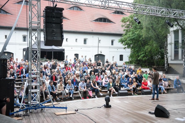 09.07.2021 torun  mela koteluk koncert artus festival w  muzeum etnograficzne  fot. jacek smarz / polska press