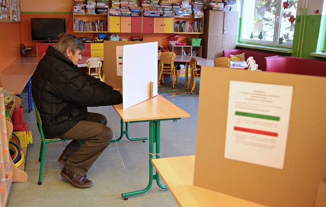 Na kwiecień w kraju było zaplanowanych ponad 40 wyborów samorządowych i lokalnych referendów. Są przekładane