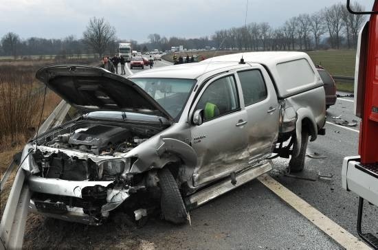 BMW czołowo zderzyło się z toyotą. Droga S3 do Sulechowa jest już przejezdna (zdjęcia)