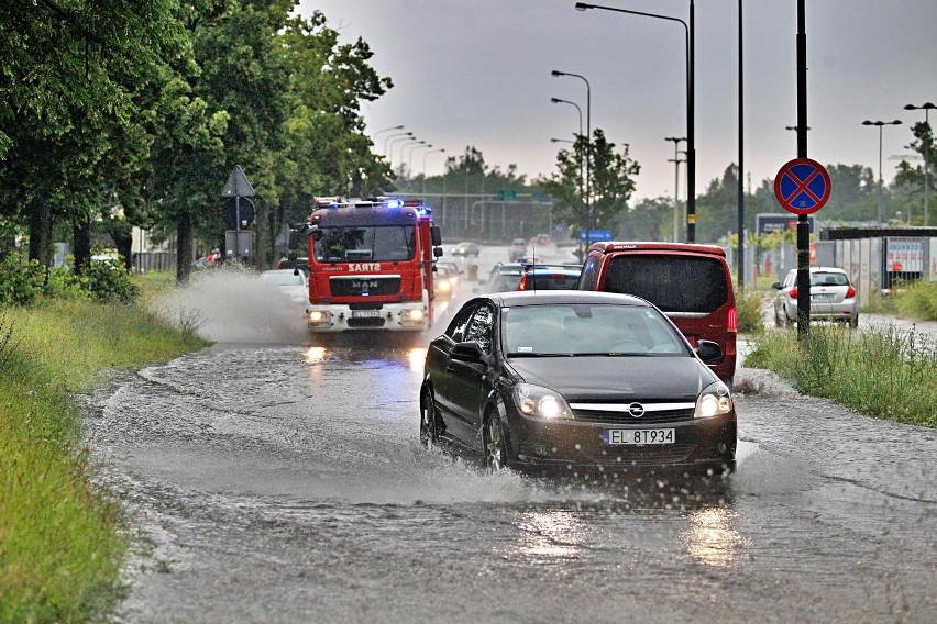 IMGW ostrzega: Nad woj. śląskim przejdą burze. Możliwe są...