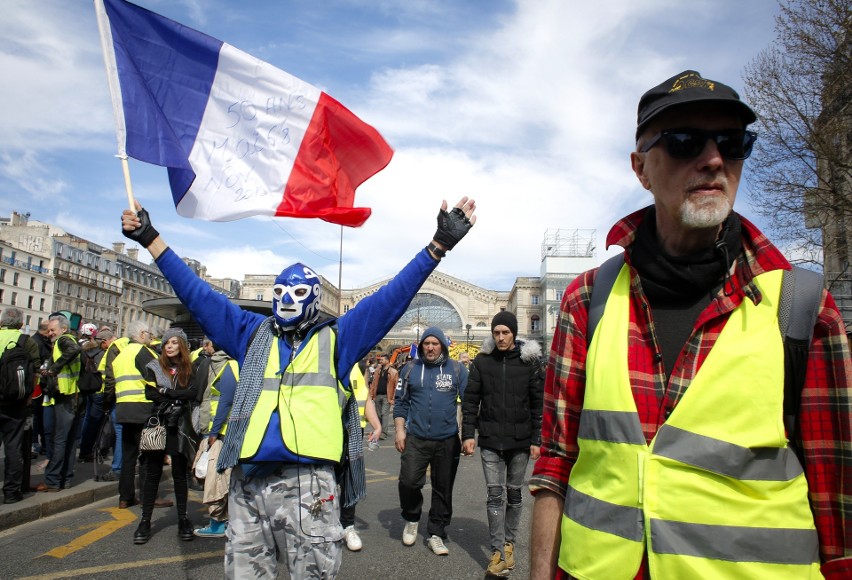 Protest żółtych kamizelek we Francji wciąż trwa 31.03 Demonstranci przemaszerowali ulicami Paryża i Lyonu