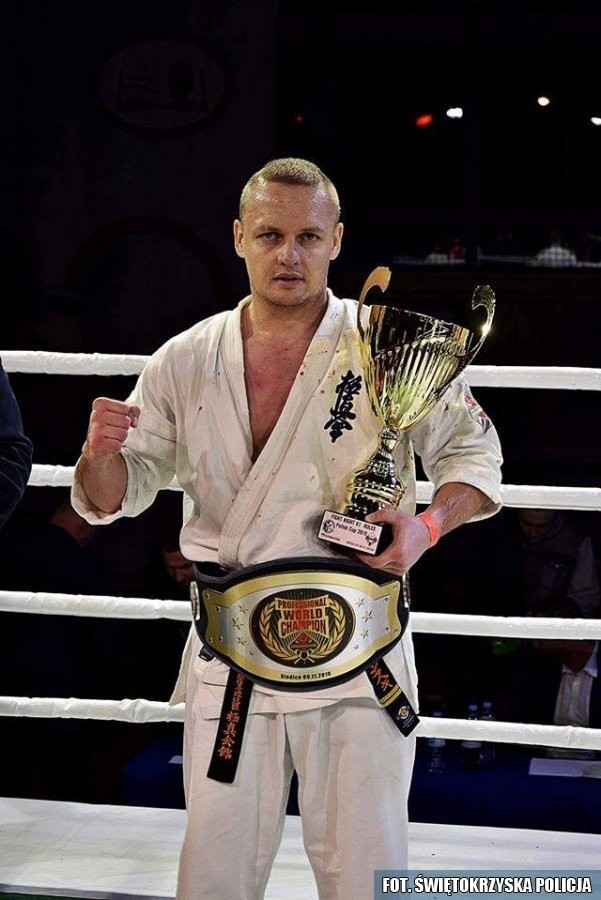 Policjant z Kielc Maciej Sikoński mistrzem karate. Będzie walczył w turnieju w Tokio 