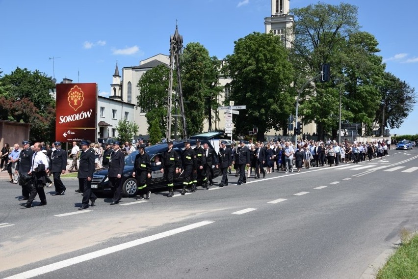 Tłumy na pogrzebie księdza Jana Sobechowicza, zmarłego kapłana z diecezji drohiczyńskiej [ZDJĘCIA]