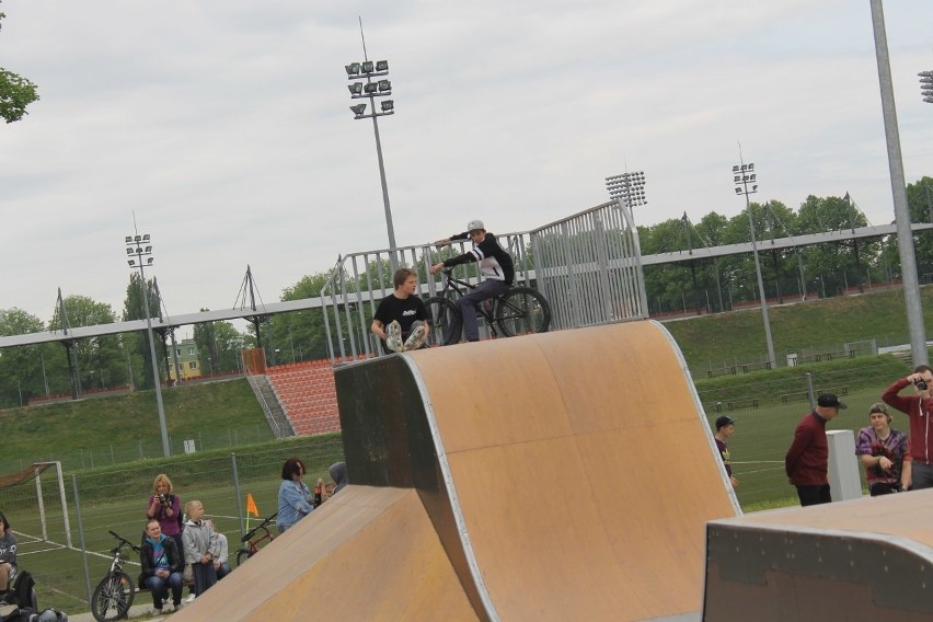 Pokaz ekstremalnej jazdy na skateparku [FOTO]