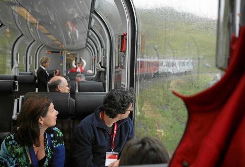 Muszyna. Związek Gmin Krynicko-Popradzkich chce kupić turystyczny pociąg panoramiczny. Czy uda się na to pozyskać środki? [ZDJĘCIA]