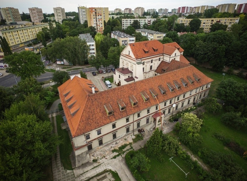 Na mapie Lublina znajduje się 55 kościołów. Świątynie te na...