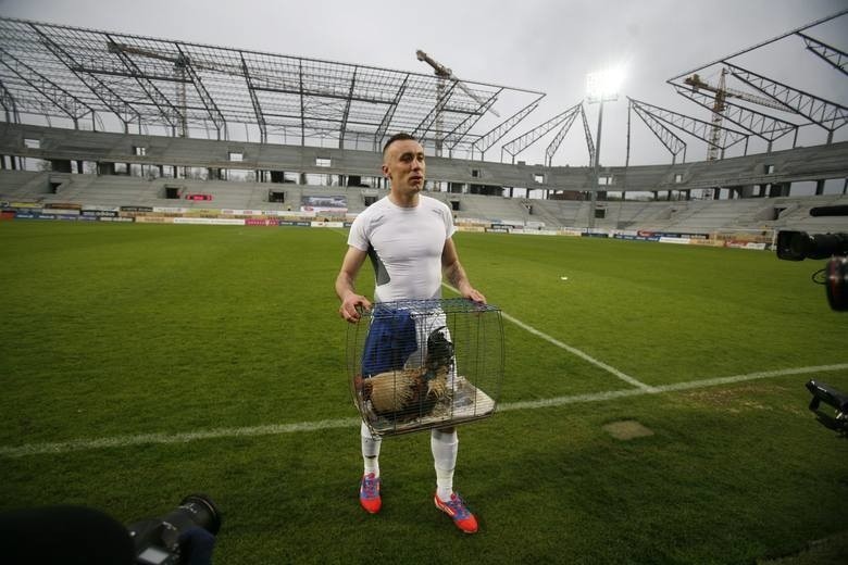 20. Ireneusz JELEŃ napastnik, wychowanek Piasta Cieszyn,...