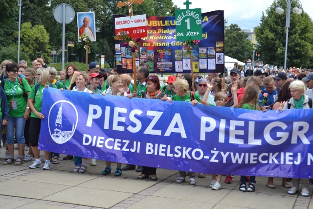 Pielgrzymka Bielsko-Żywiecka dotarła na Jasną GóręPlan pielgrzymek na Jasnej Górze 11.08.2016Godz. 10.3024. Piesza Pielgrzymka Diec. EłckiejGodz. 11.00Msza św. - Kaplica Matki BożejGodz. 12.3025. Piesza Pielgrzymka Diec. Bielsko-ŻywieckiejGodz. 14.00Msza św. - SzczytGodz. 15.3035. Piesza Pielgrzymka Arch. KrakowskiejGodz. 19.00Msza św. - kard. Stanisław Dziwisz, SzczytGodz. 18.3024. Piesza Pielgrzymka Diec. ElbląskiejGodz. 19.00Msza św. - Kaplica Matki Bożej