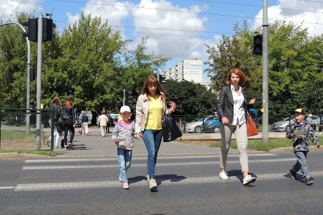 Cykl na przejściu przy Kościuszki jest za krótki i czerwone światło często zaskakuje pieszych w połowie pasów