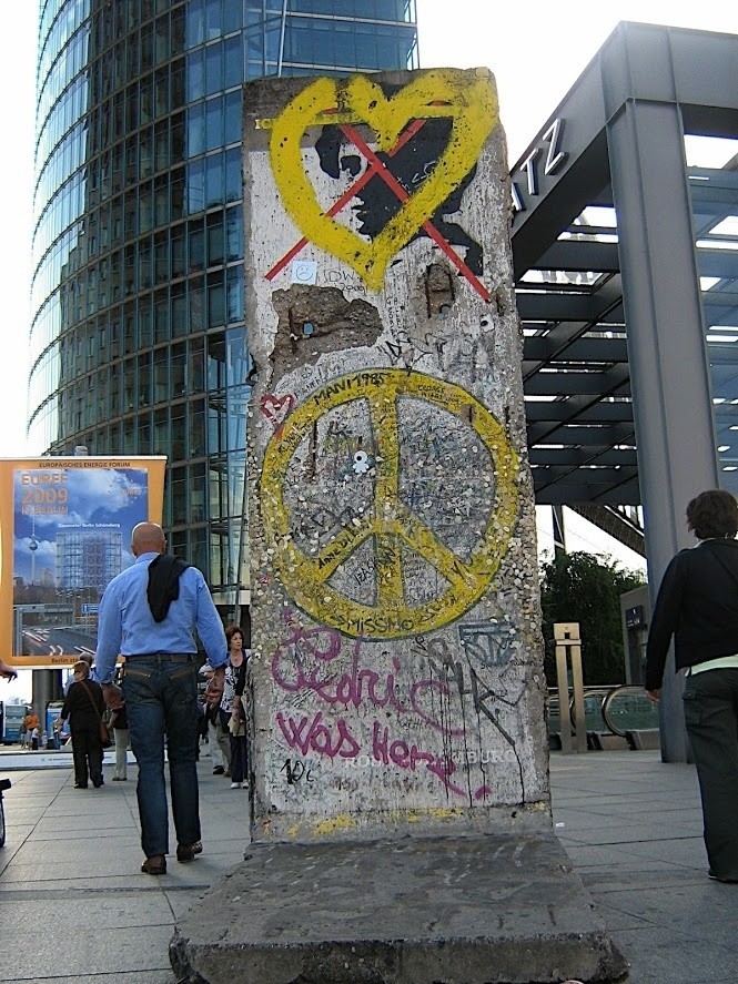 Obrazki ze strefy śmierci [ZDJĘCIA ARCHIWALNE] 27 lat temu runął mur  berliński | Dziennik Zachodni