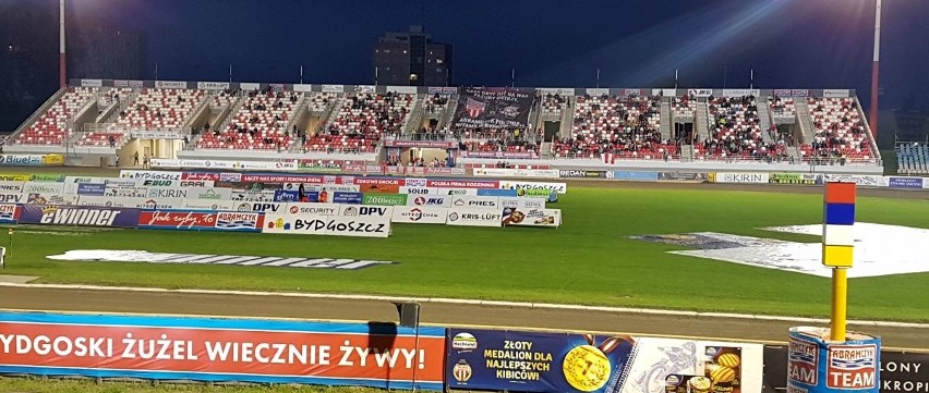 Kibice na nowej trybunie stadionu Polonii Bydgoszcz....