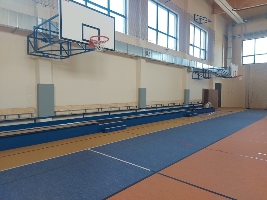 Wielka hala sportowa w Kłobucku już otwarta! Na przecięcie wstęgi zjechali samorządowcy z całego regionu