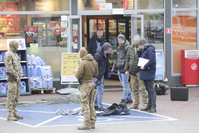 Alarm bombowy na stacji Circle K przy ul. Gdańskiej w Słupsku. Znaleziono granat