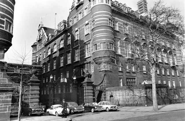 Stara siedziba policji w Londynie (Old Scotland Yard) około roku 1970