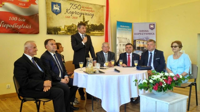 Marszałek Kuchciński podczas wizyty w Koprzywnicy...
