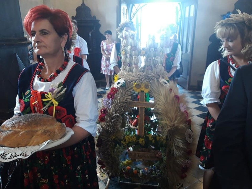 Uroczyste dożynki 2019 w Skalbmierzu i zachwycające wieńce. Gościem marszałek województwa (DUŻO ZDJĘĆ)