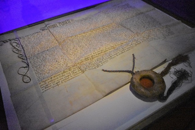 Muzeum Zamek w Oświęcimiu zgromadziło na nowej wystawie szereg cennych zabytków związanych z księstwem oświęcimskim
