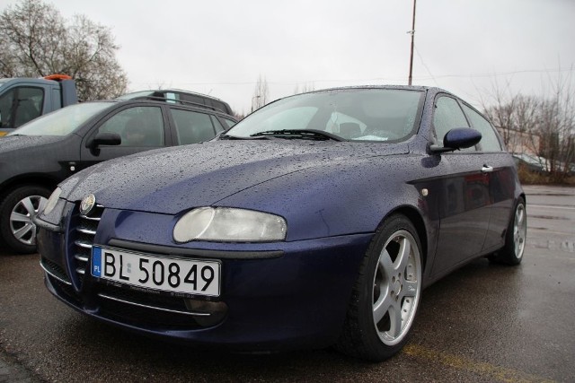 Alfa Romeo 147, 2001 r., 1,6 16 V, klimatyzacja, ABS, 8x airbag, wspomaganie kierownicy, elektryczne szyby, centralny zamek, autoalarm, 5 tys. 900 zł;