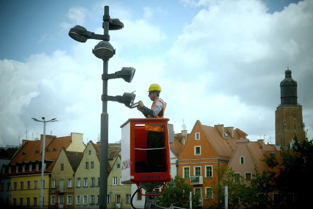 We Wrocławiu rusza wymiana przestarzałych lamp ulicznych na nowe. Do 2029 roku wszystkie latarnie sodowe zastąpią nowoczesne oprawy LED