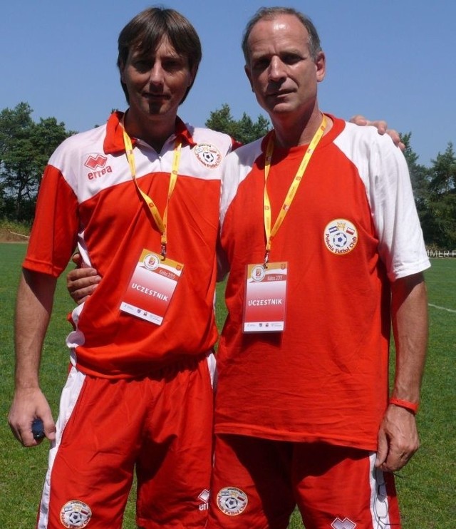 Opiekun Polonii Argentyna Andrzej Zapart (z prawej) ma rodzinę w Kielcach. Na zdjęciu z trenerem tego zespołu Davidem Oczkowskim.