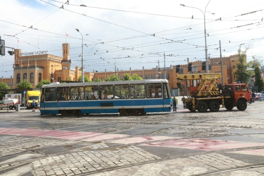 Wypadek autobusu MPK i tramwaju przy Dworcu Głównym (ZDJĘCIA)