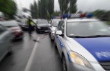 Wypadek w Łodzi. Toyota, którą jechała pijana para, zderzyła się z renault na ul. Wileńskiej. Jedna osoba poszkodowana
