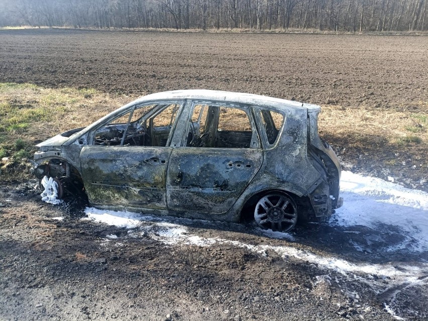 Pożar auta pod Wrocławiem. Duże utrudnienia na krajowej ósemce [ZDJĘCIA]