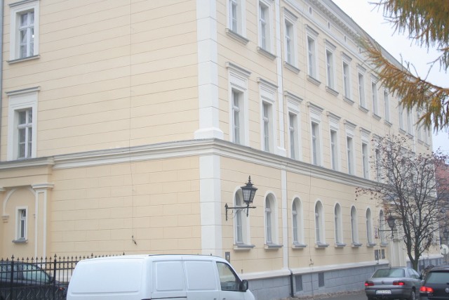 Przy ul. Toruńskiej swoją siedzibę ma m.in. sąd