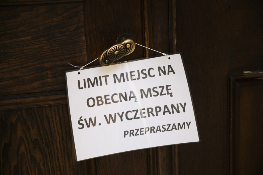 Kraków. Niedziela Palmowa w cieniu koronawirusa. W niektórych kościołach... więcej niż 5 wiernych