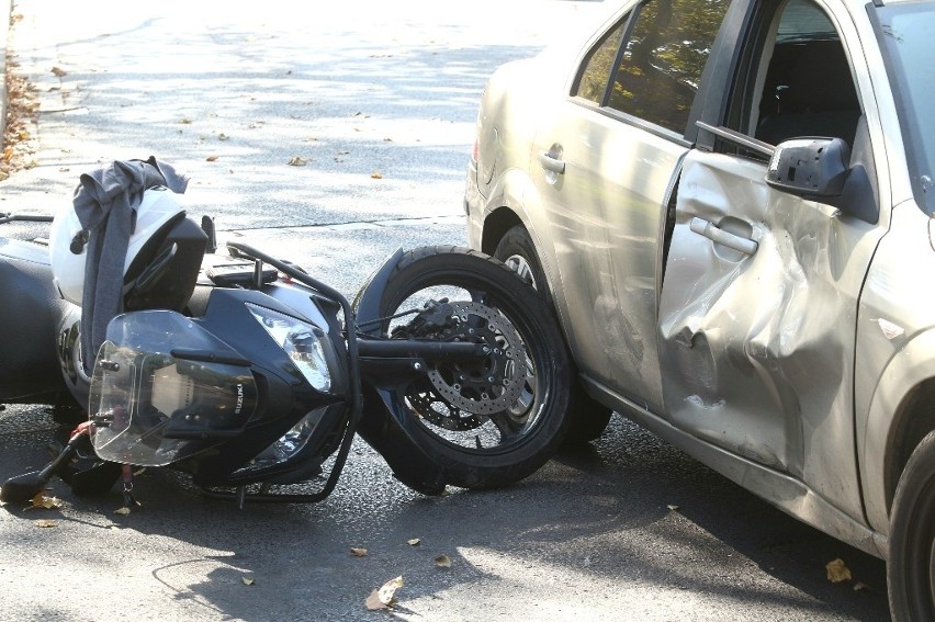 Wypadek motocyklisty na al. Wiśniowej. Bardzo duże utrudnienia (ZDJĘCIA)